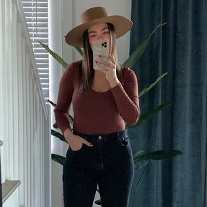 A&F SCOOP NECK BODYSUIT